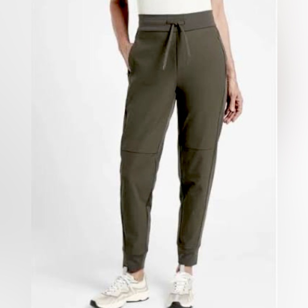 Athleta Highlands Green Hybrid Trek Jogger Size 16 Pants NWOT